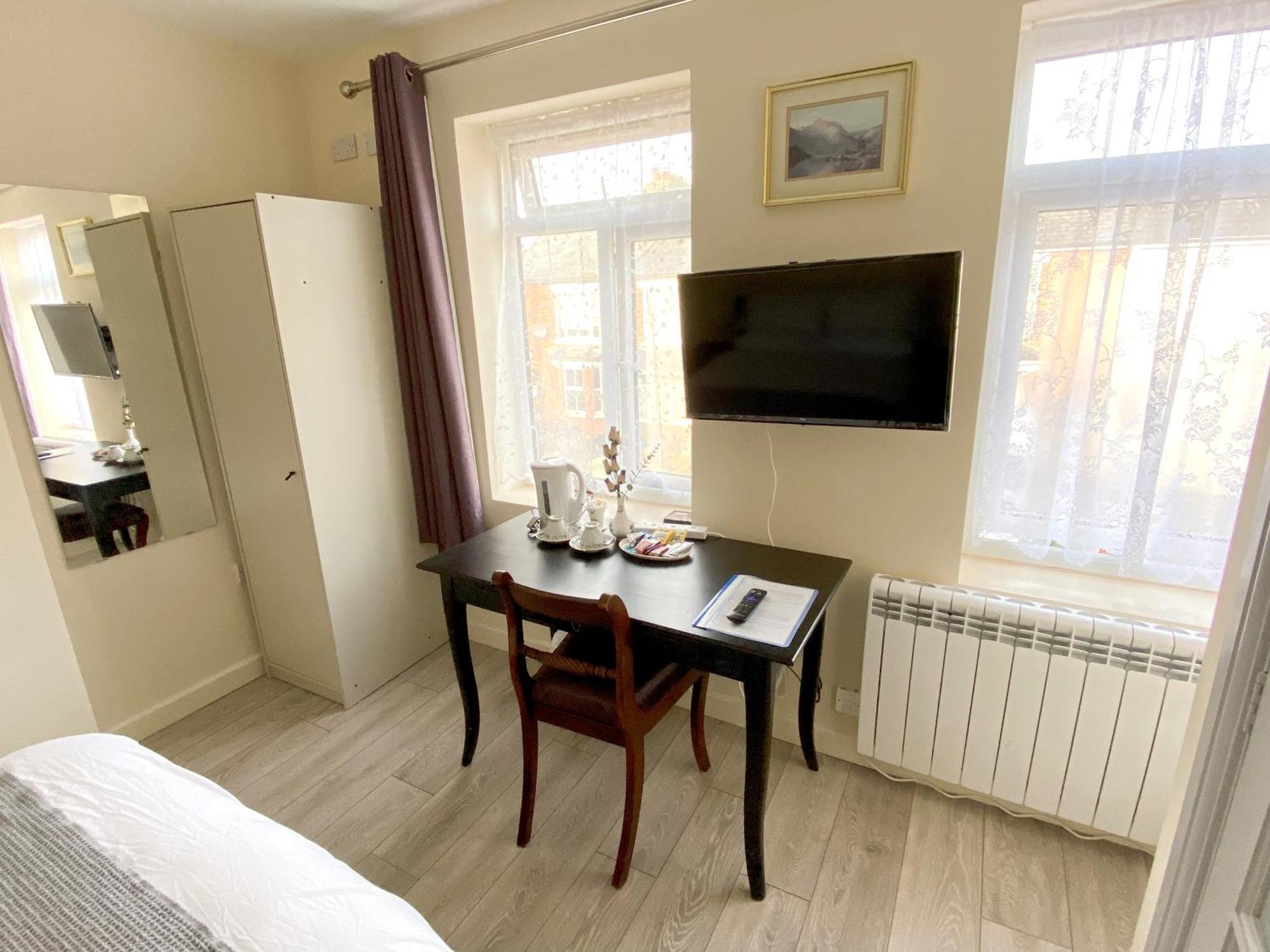 Apartment With An Open-plan Kitchen Living Aylesbury (Buckinghamshire)