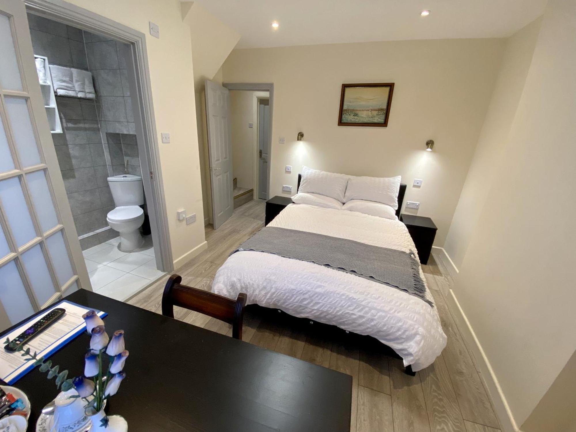 With An Open-plan Kitchen Living Aylesbury (Buckinghamshire)