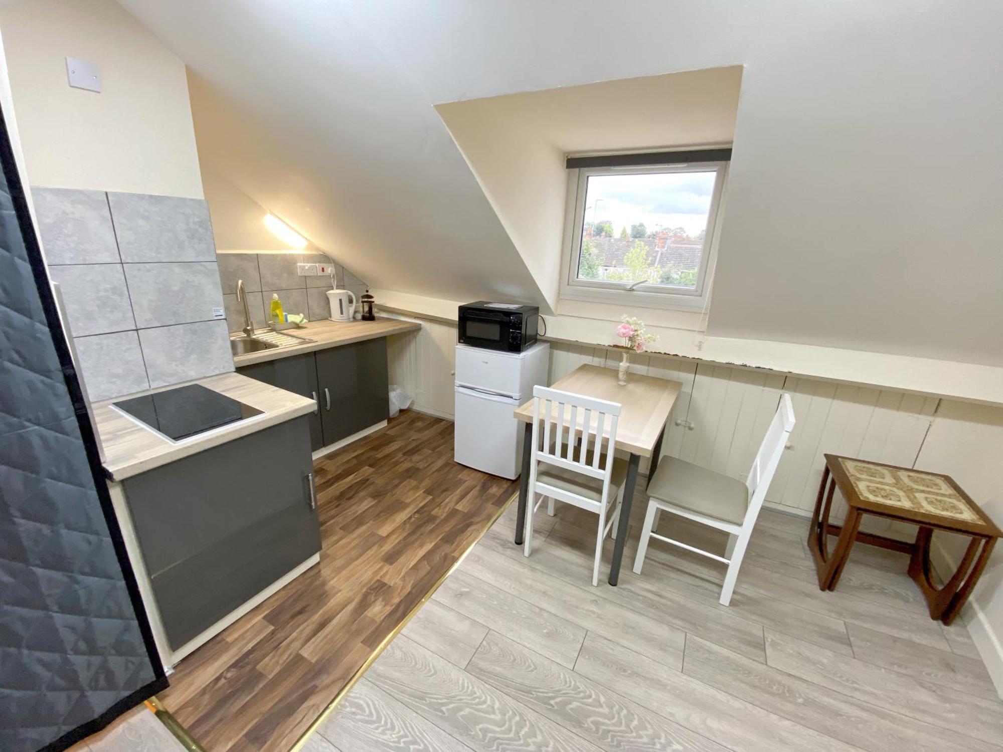 Apartment With An Open-plan Kitchen Living Aylesbury (Buckinghamshire)